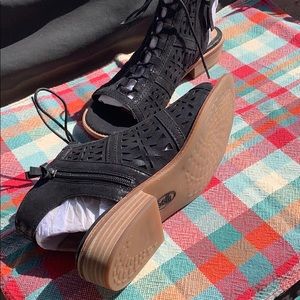 Black SOFFT sandals Sz 10M